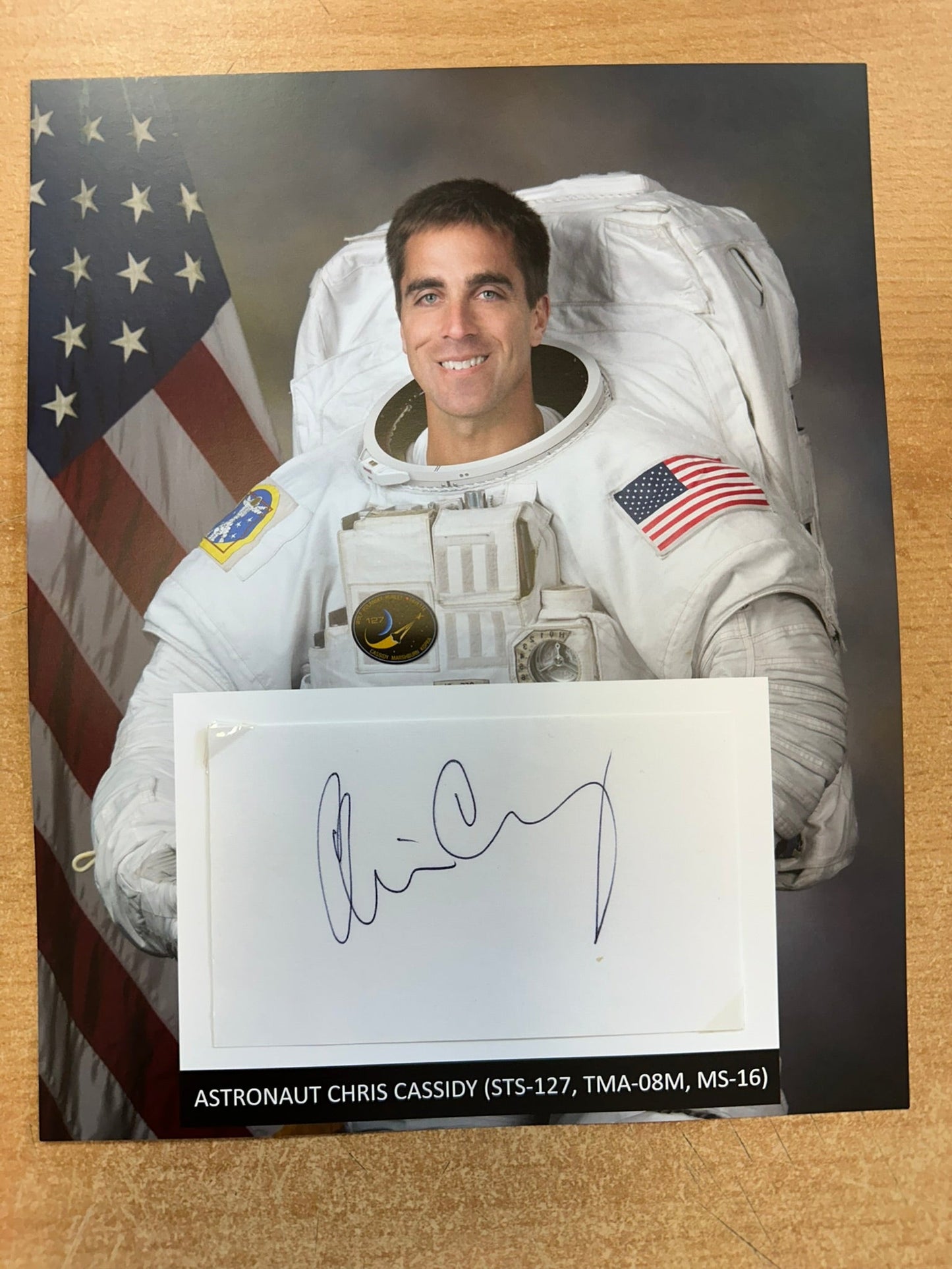 Astronaut Chris Cassidy hand-signed 5x3'' index card on 8x10'' presentation