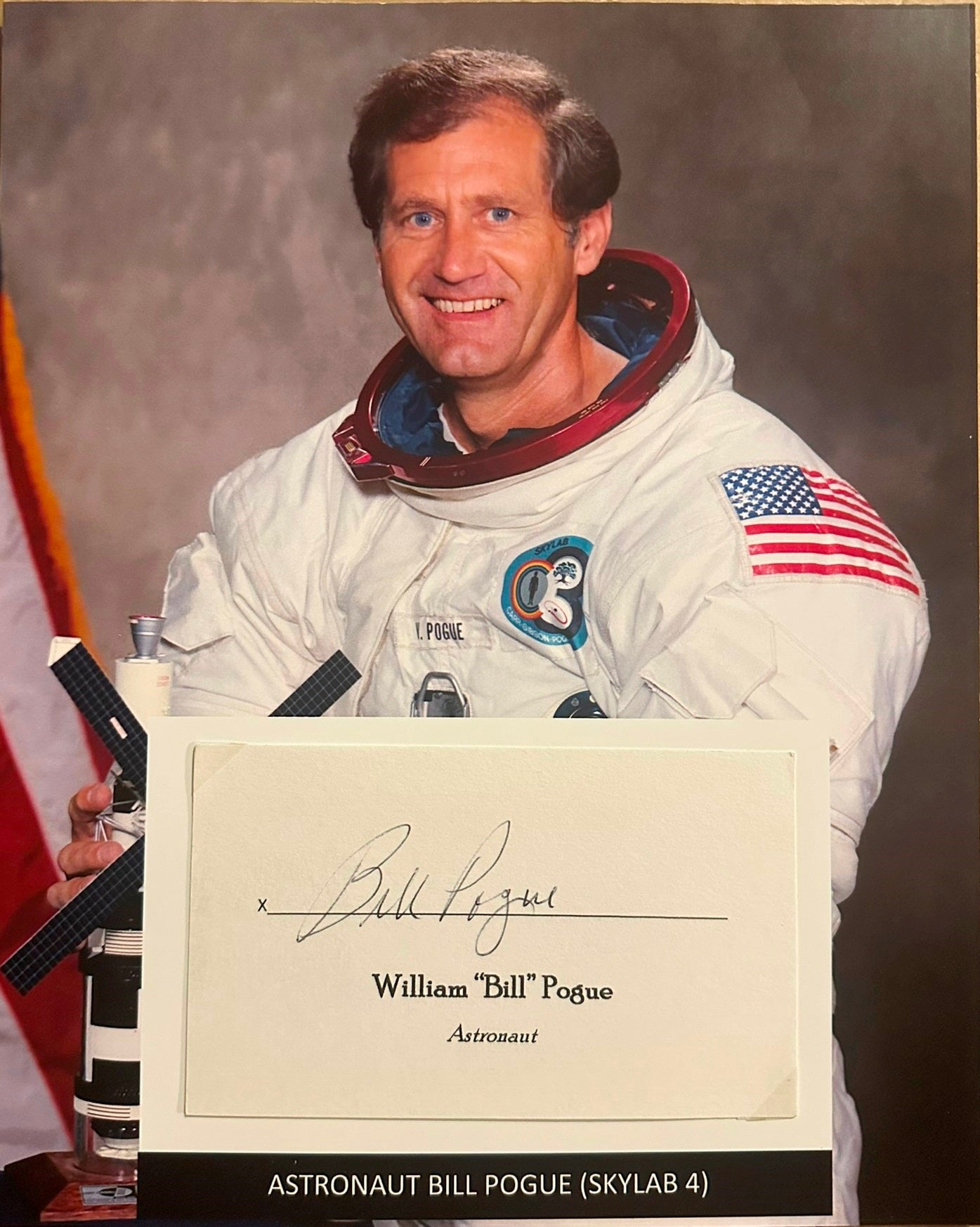 Astronaut Bill Pogue hand-signed 5x3'' index card on 8x10'' presentation