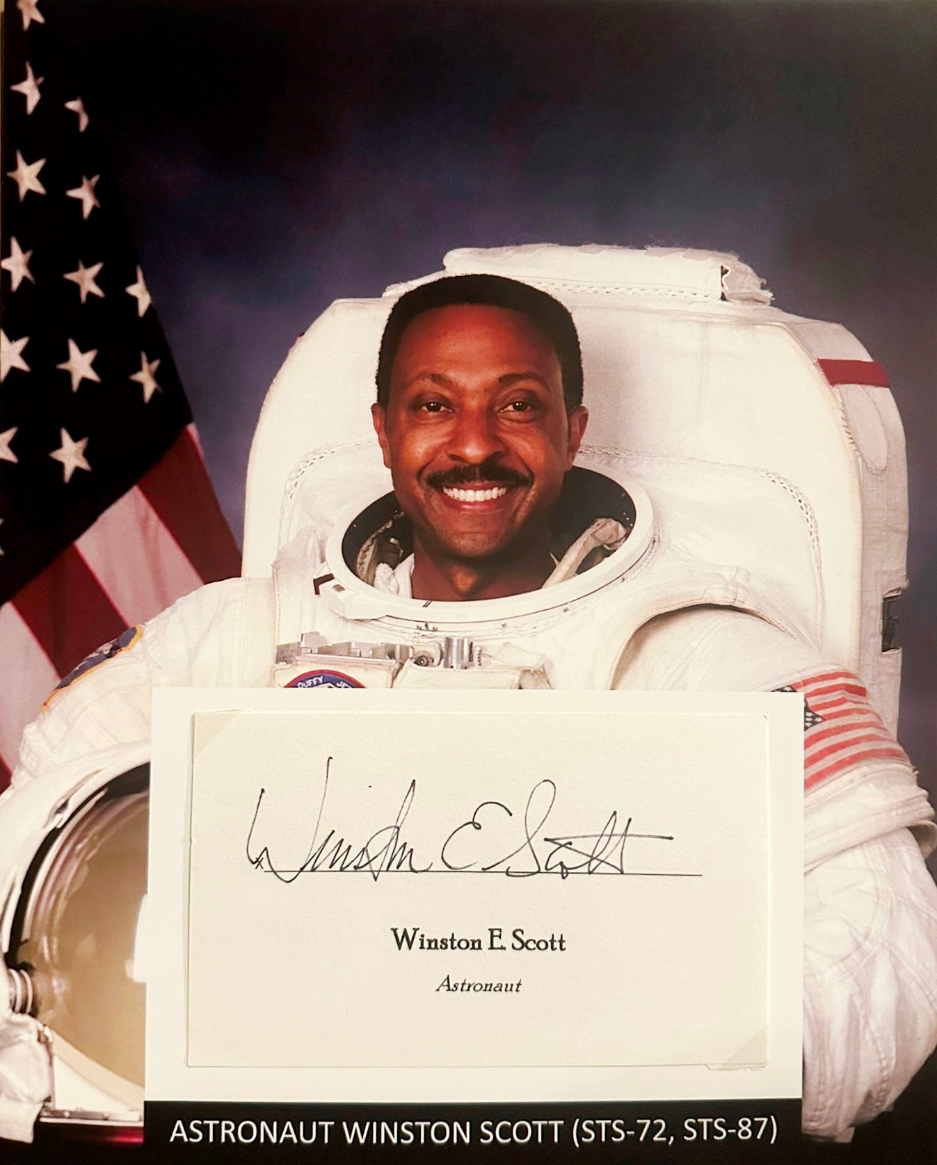 Astronaut Winston Scott hand-signed 5x3'' index card on 8x10'' presentation