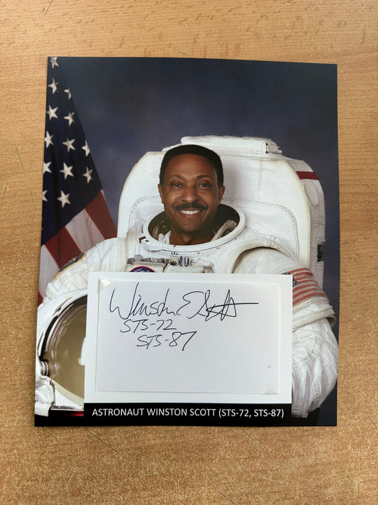 Astronaut Winston Scott hand-signed 5x3'' index card on 8x10'' presentation