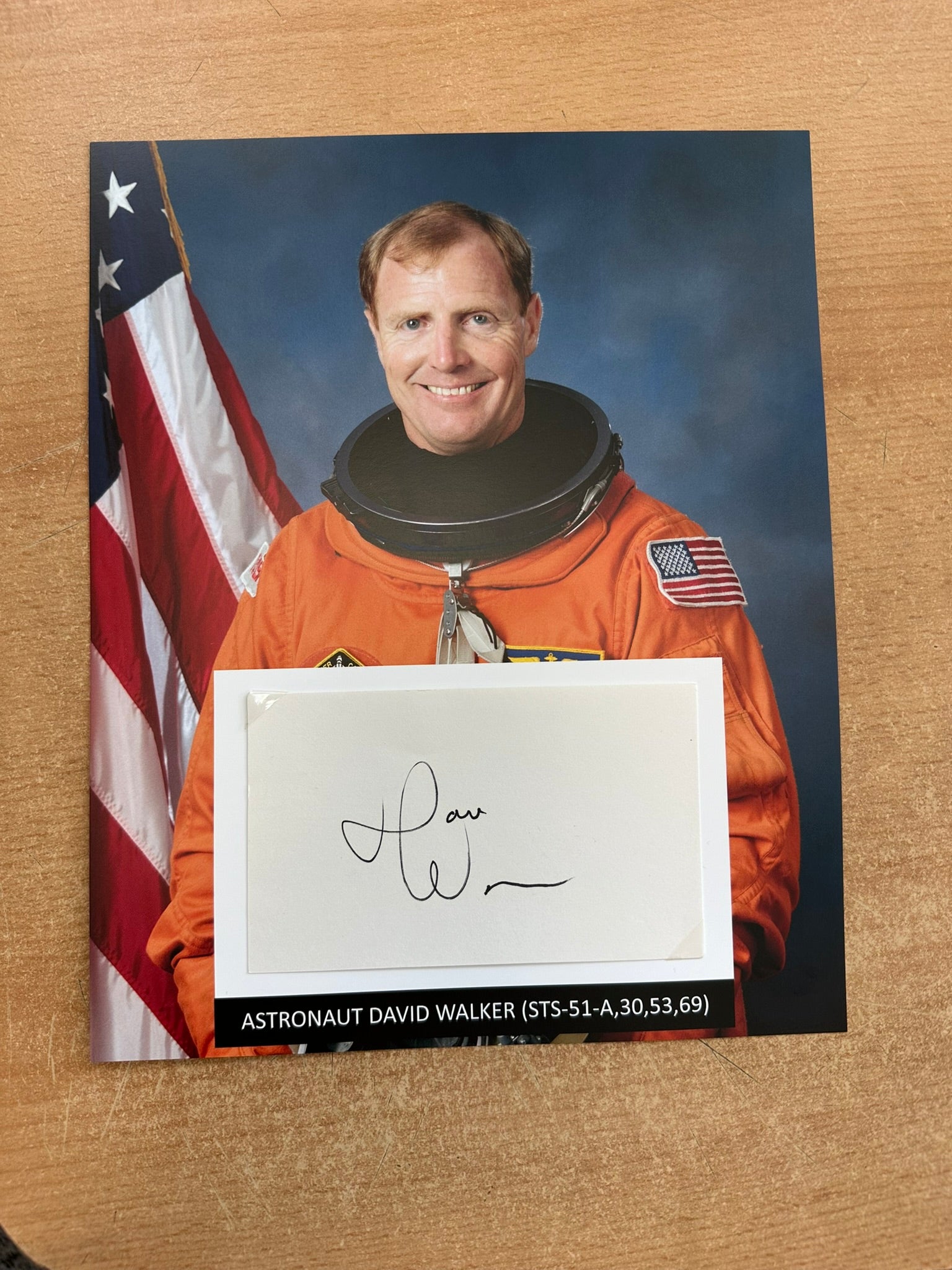 Astronaut David Walker hand-signed 5x3'' index card on 8x10'' presentation