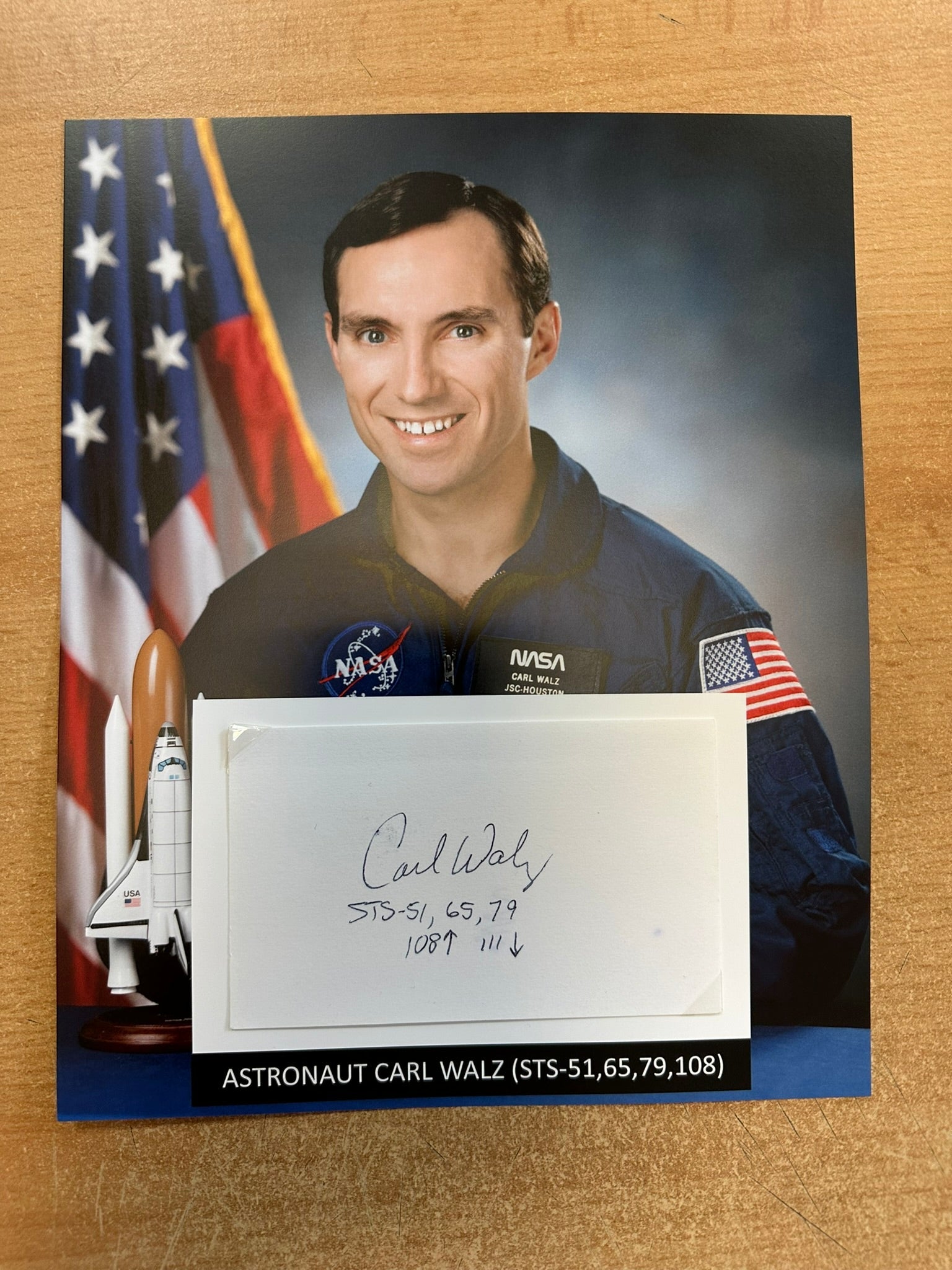 Astronaut Carl Walz hand-signed 5x3'' index card on 8x10'' presentation