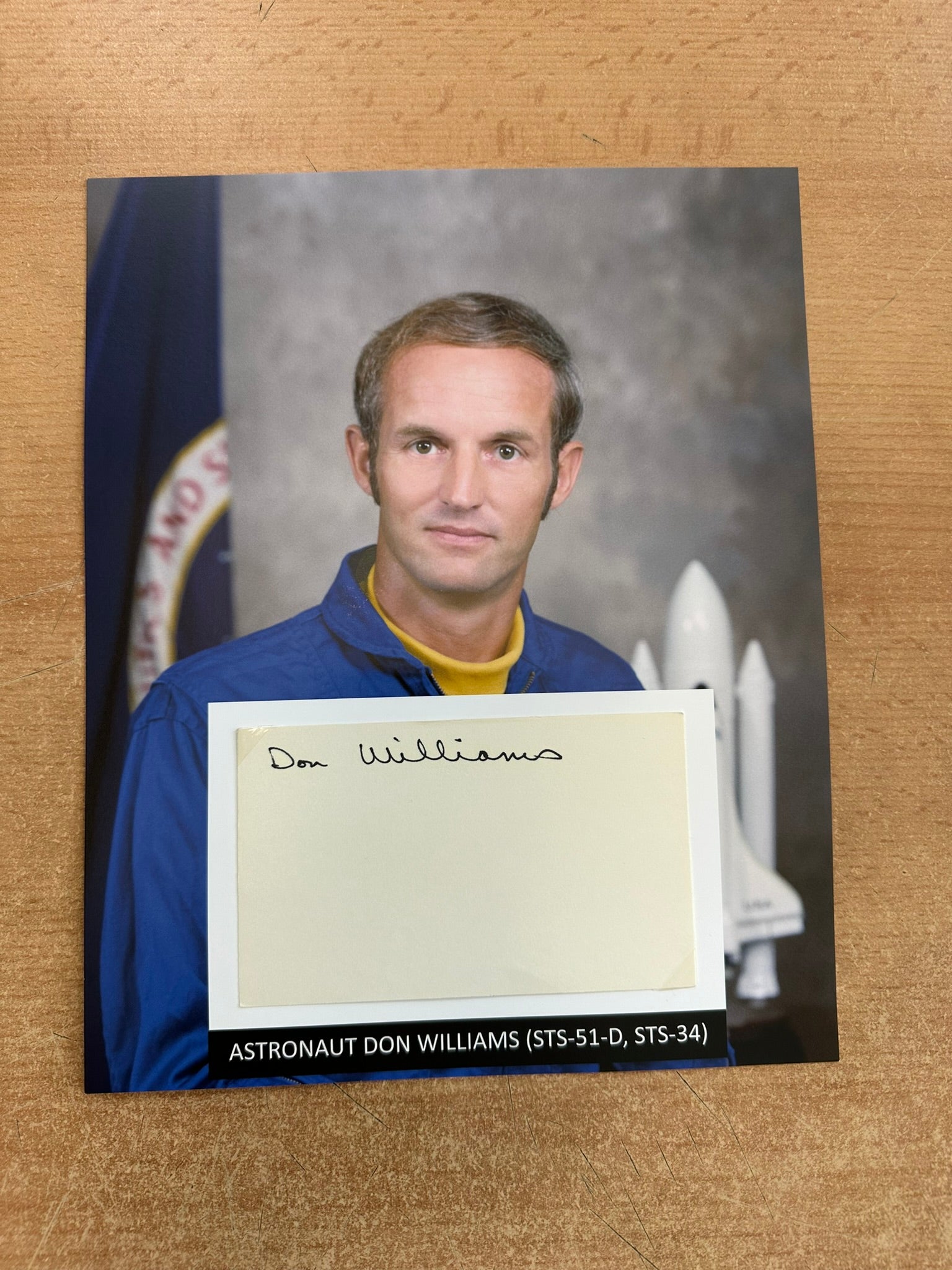 Astronaut Don Williams hand-signed 5x3'' index card on 8x10'' presentation